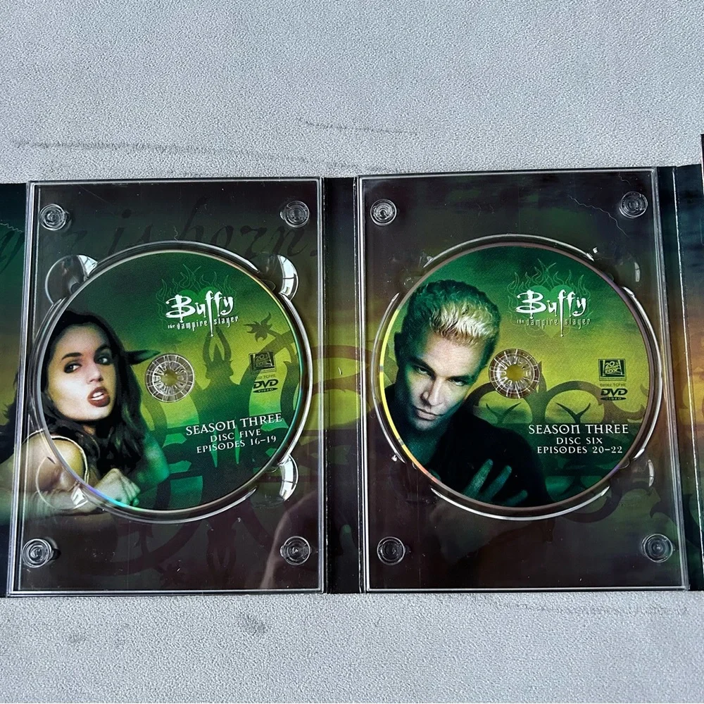 Buffy The Vampire Slayer ~ The Complete Third Season on DVD - Picture 6 of 8